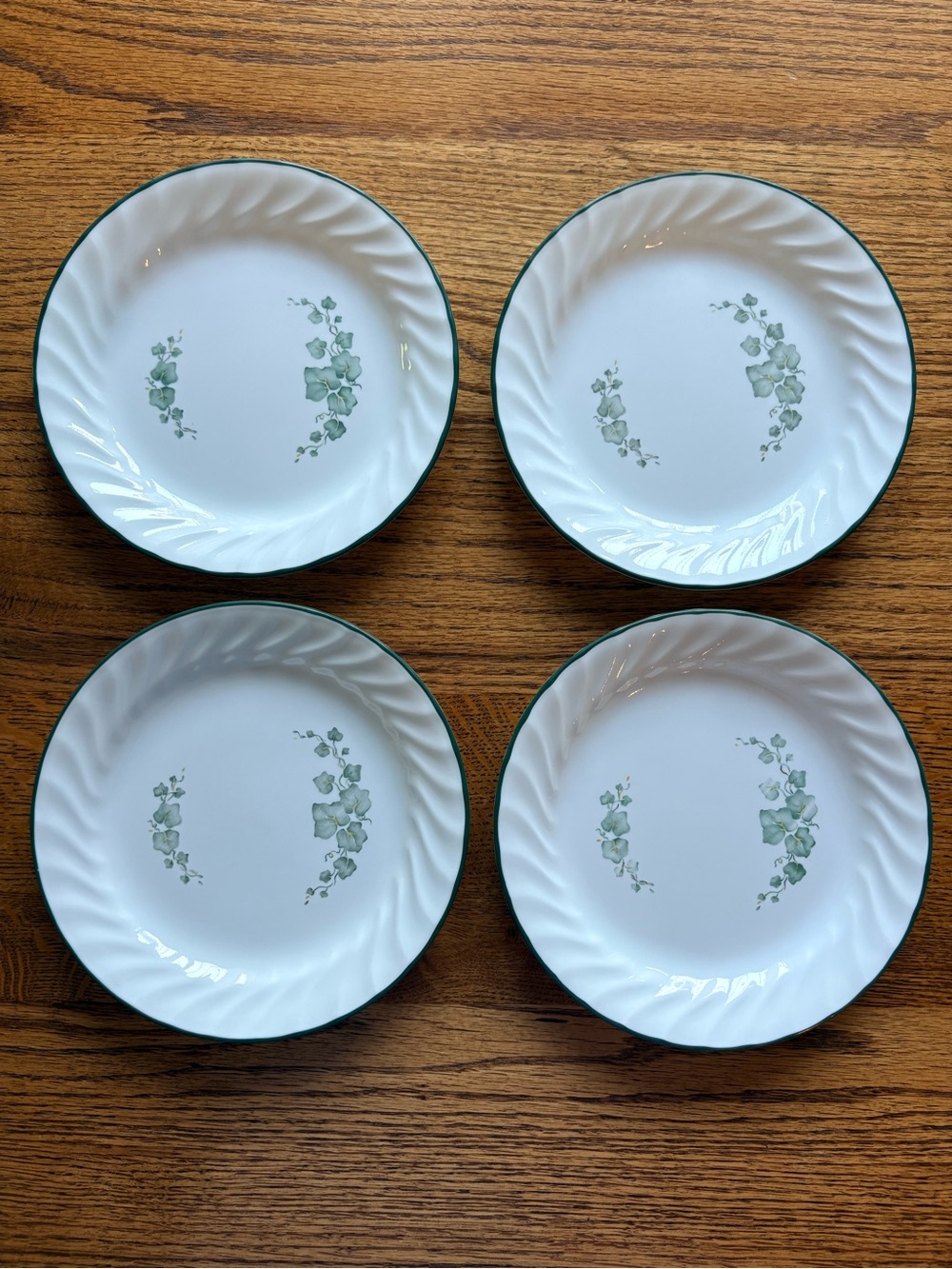 Corelle Callaway set of 4 White and Green Rim 7” plates